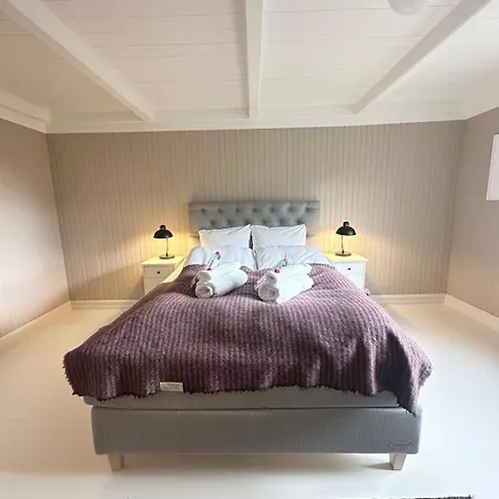 Villa The Vicarage- Arkt Lofoten Vareid