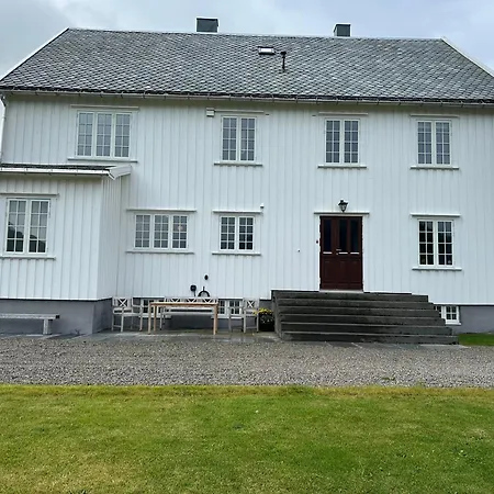 Villa The Vicarage- Arkt Lofoten Vareid