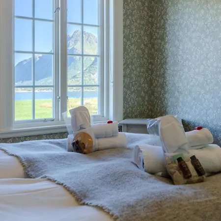 Willa The Vicarage- Arkt Lofoten Vareid