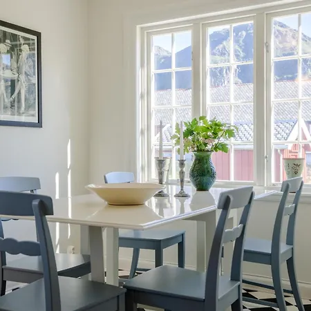 Willa The Vicarage- Arkt Lofoten Vareid