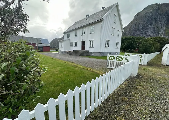 The Vicarage- Arkt Lofoten Vareid