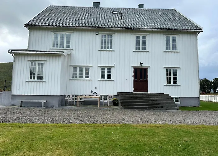 Villa The Vicarage- Arkt Lofoten Vareid